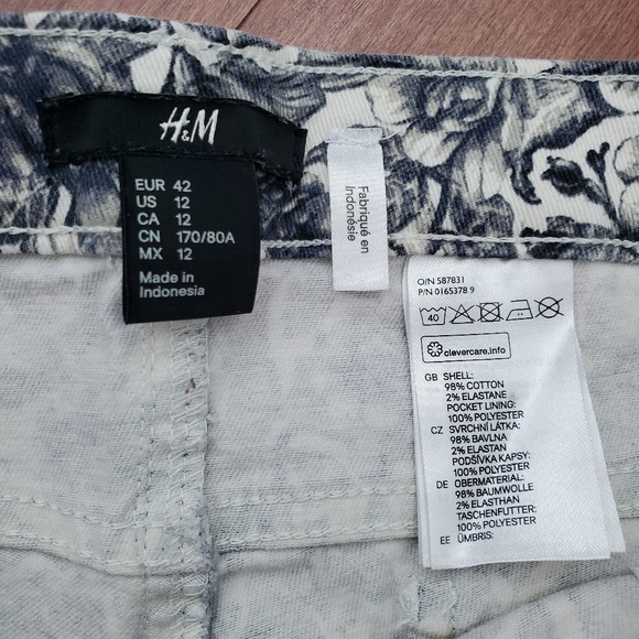 H&M floral denim shorts - Picture 3 of 4